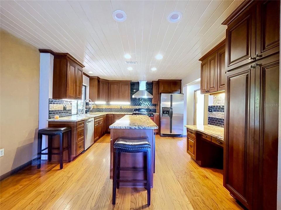 На продажу: $395,000 (3 спален, 3 ванн, 2430 Квадратных фут)