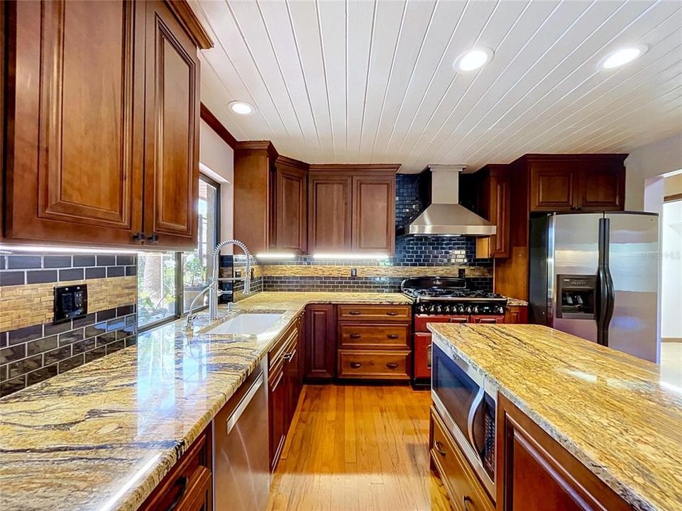 На продажу: $395,000 (3 спален, 3 ванн, 2430 Квадратных фут)