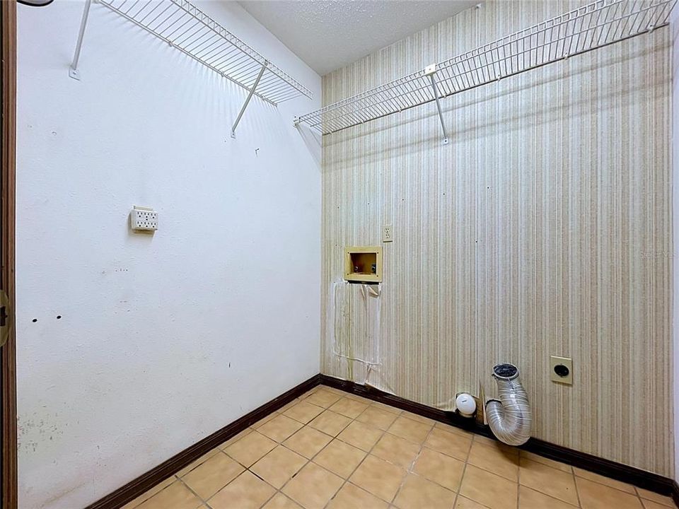 На продажу: $395,000 (3 спален, 3 ванн, 2430 Квадратных фут)