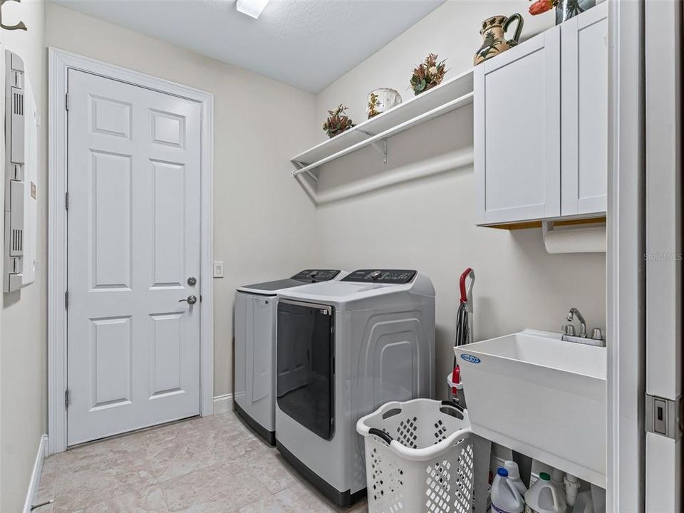 En Venta: $725,000 (3 camas, 2 baños, 2523 Pies cuadrados)