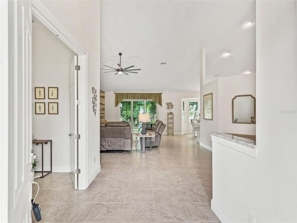 En Venta: $725,000 (3 camas, 2 baños, 2523 Pies cuadrados)