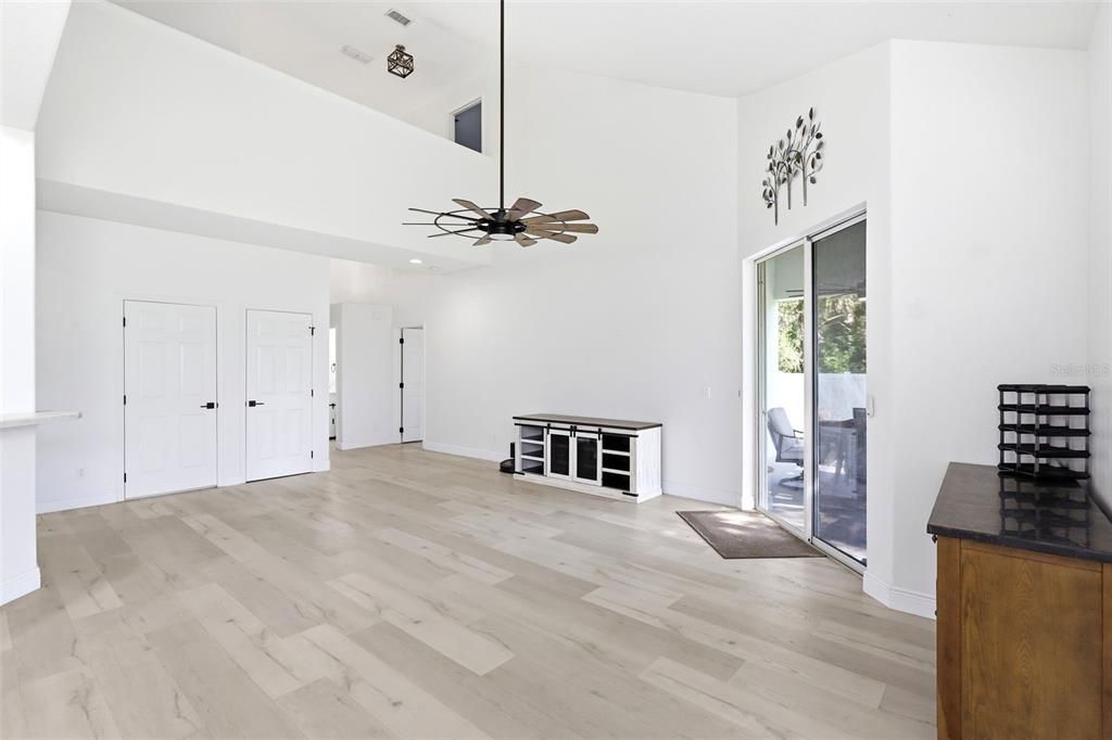 For Sale: $438,000 (4 beds, 2 baths, 2503 Square Feet)