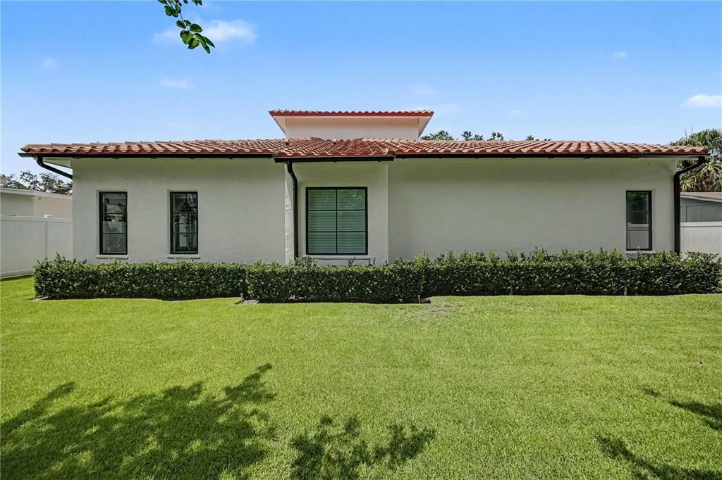 For Sale: $2,195,000 (4 beds, 4 baths, 3691 Square Feet)