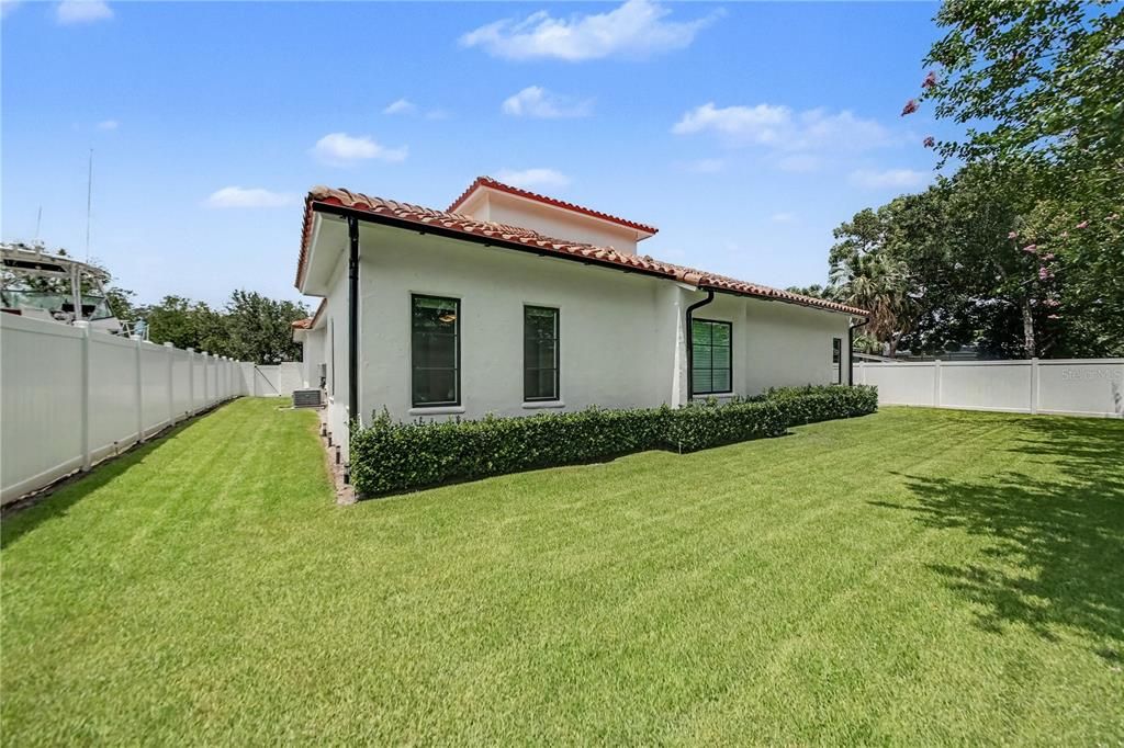 For Sale: $2,195,000 (4 beds, 4 baths, 3691 Square Feet)