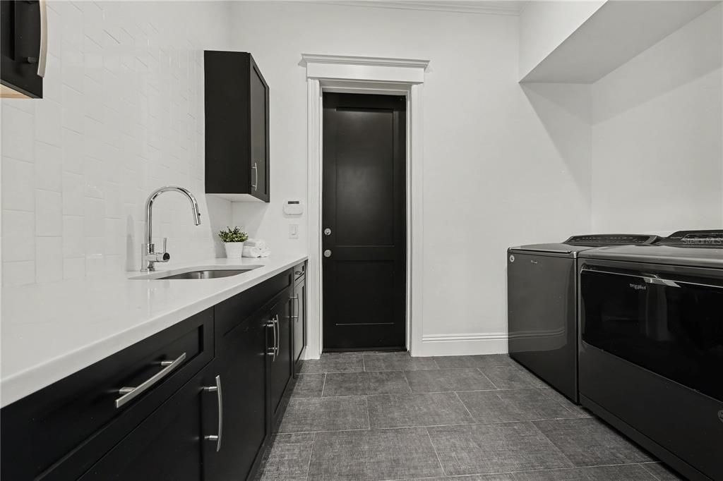 For Sale: $2,195,000 (4 beds, 4 baths, 3691 Square Feet)