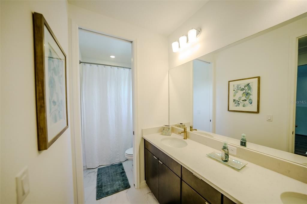 En Venta: $1,100,000 (5 camas, 4 baños, 3847 Pies cuadrados)