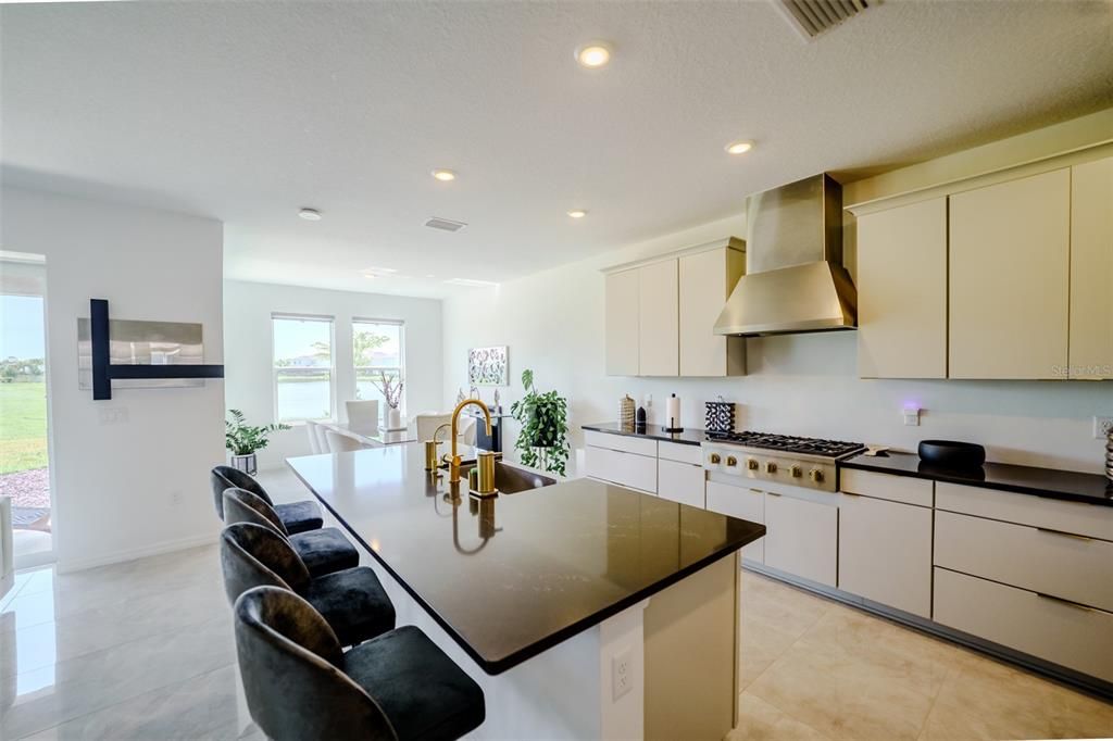 En Venta: $1,100,000 (5 camas, 4 baños, 3847 Pies cuadrados)