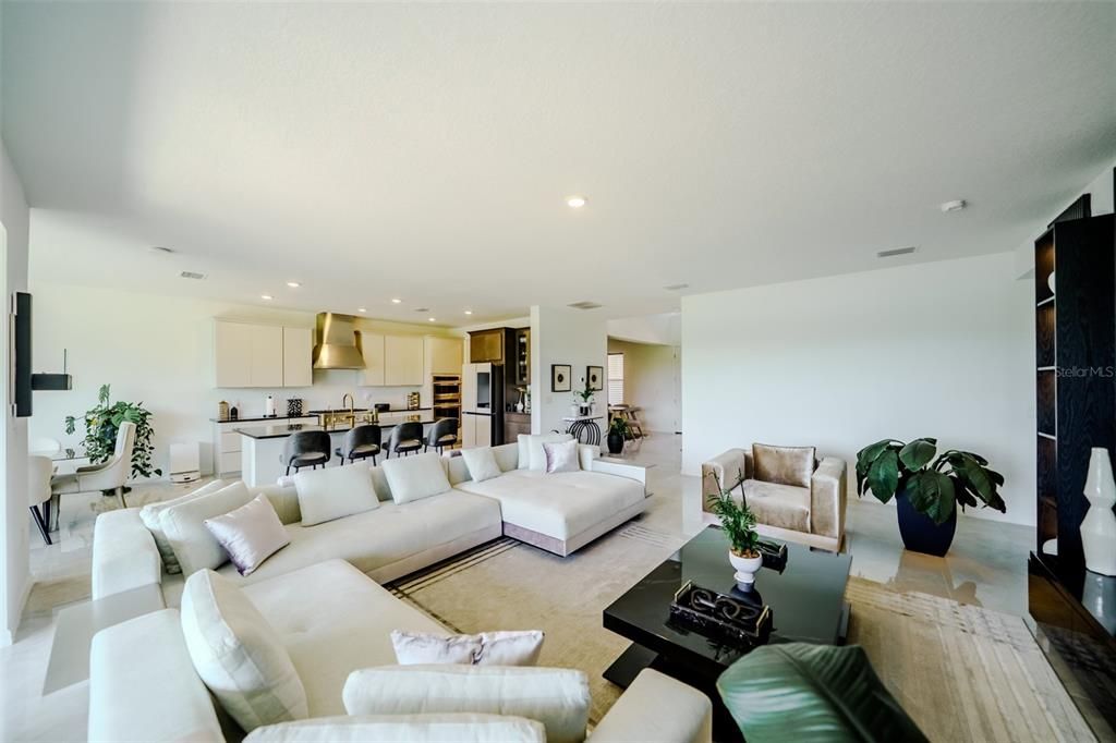 En Venta: $1,100,000 (5 camas, 4 baños, 3847 Pies cuadrados)
