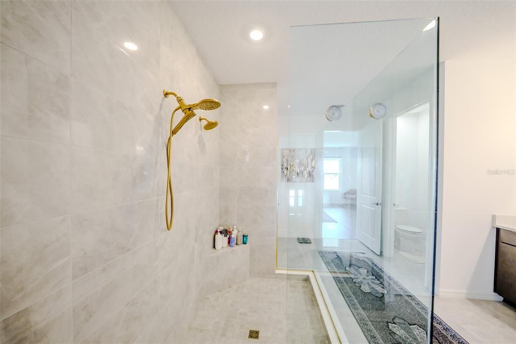 En Venta: $1,100,000 (5 camas, 4 baños, 3847 Pies cuadrados)