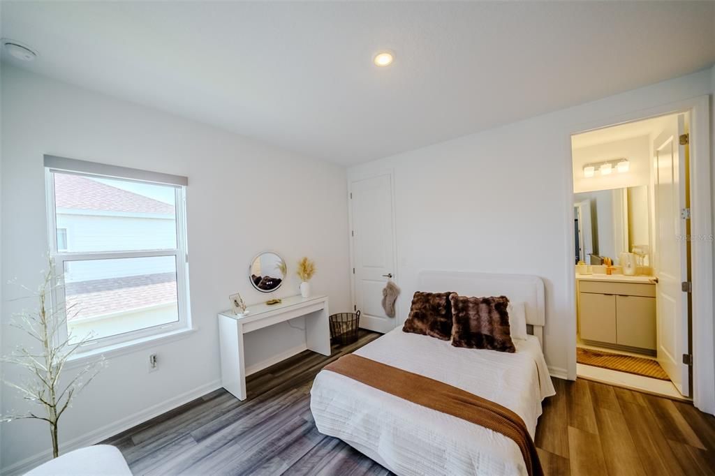 En Venta: $1,100,000 (5 camas, 4 baños, 3847 Pies cuadrados)