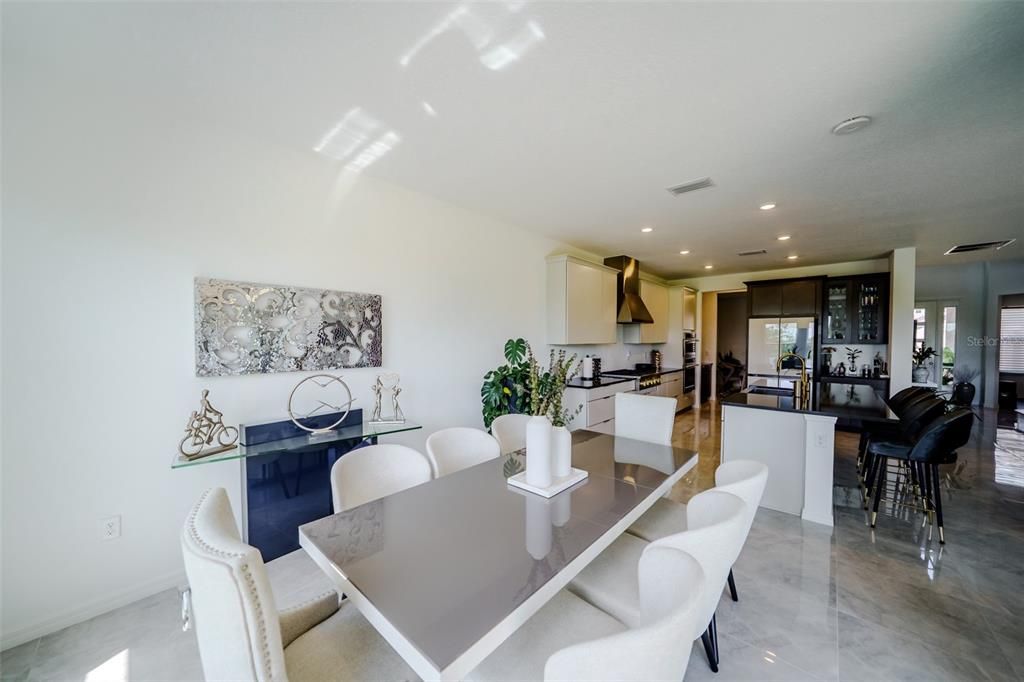 En Venta: $1,100,000 (5 camas, 4 baños, 3847 Pies cuadrados)