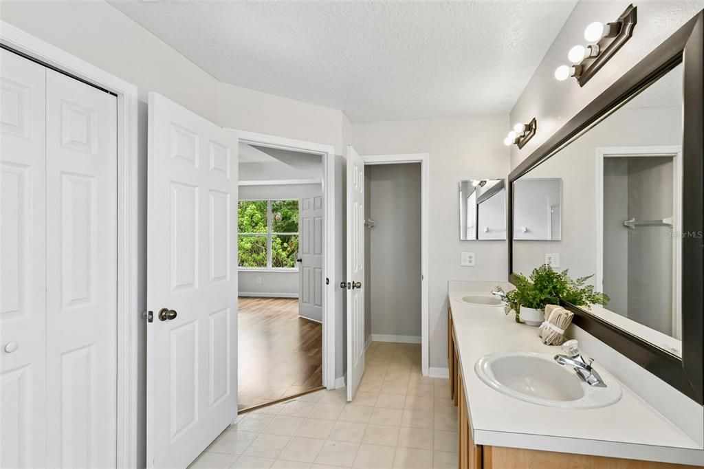 For Sale: $465,000 (4 beds, 3 baths, 2094 Square Feet)