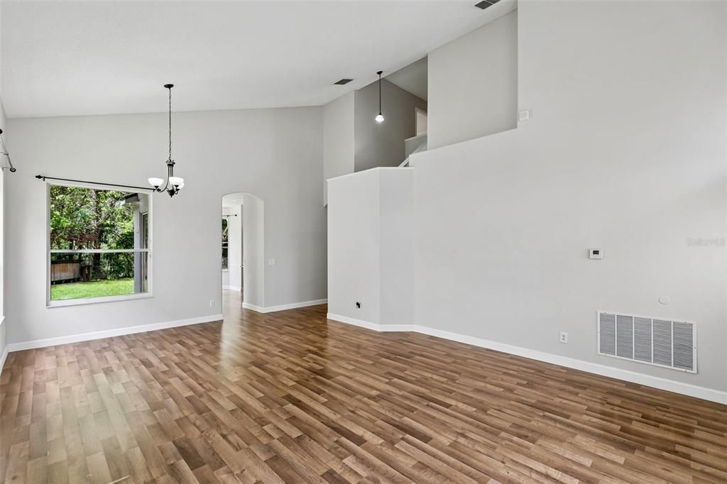 For Sale: $465,000 (4 beds, 3 baths, 2094 Square Feet)