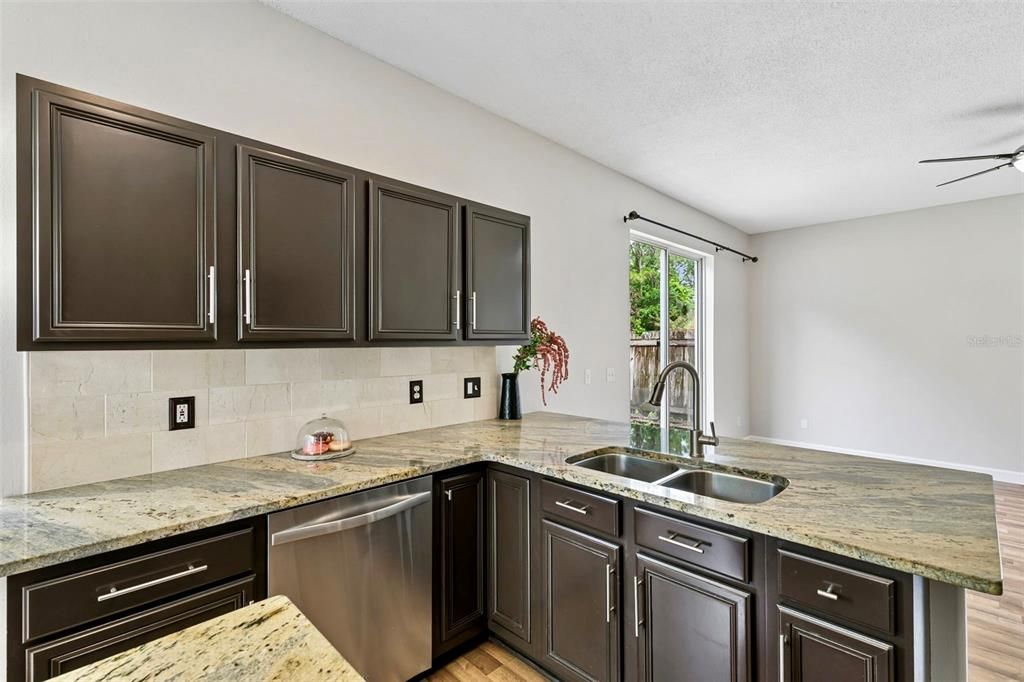 For Sale: $465,000 (4 beds, 3 baths, 2094 Square Feet)