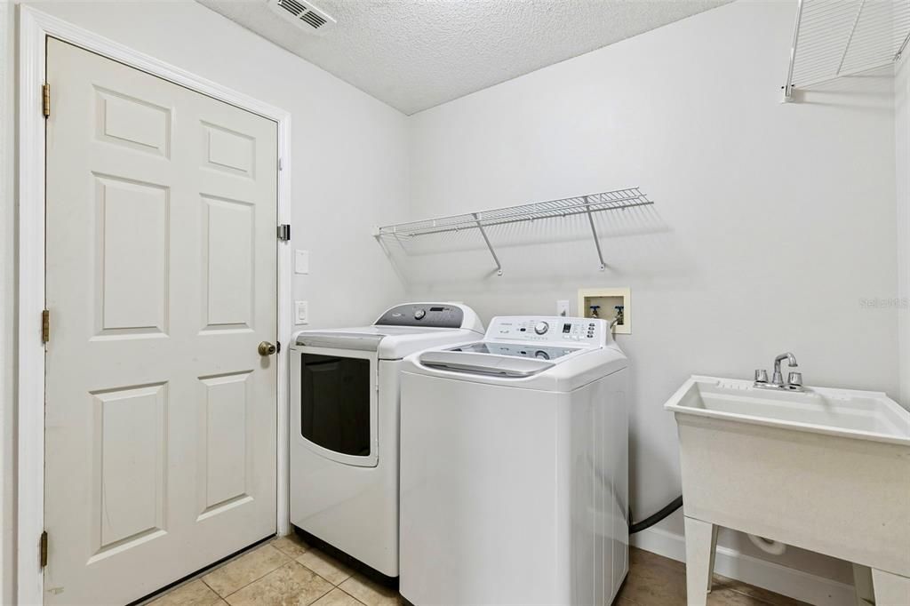 For Sale: $465,000 (4 beds, 3 baths, 2094 Square Feet)
