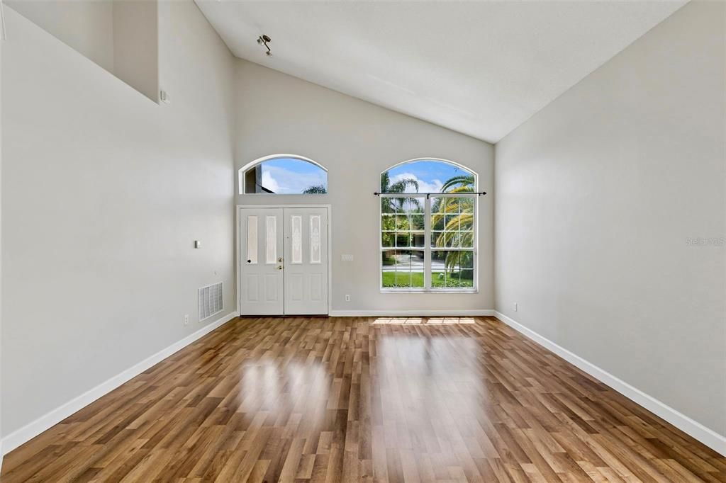 For Sale: $465,000 (4 beds, 3 baths, 2094 Square Feet)