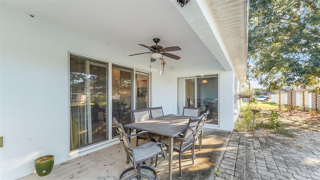 En Venta: $339,900 (4 camas, 2 baños, 2439 Pies cuadrados)