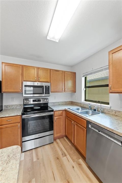 En Venta: $265,000 (3 camas, 2 baños, 1378 Pies cuadrados)
