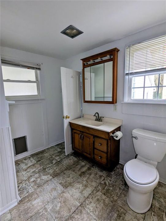 For Rent: $1,050 (1 beds, 1 baths, 1226 Square Feet)