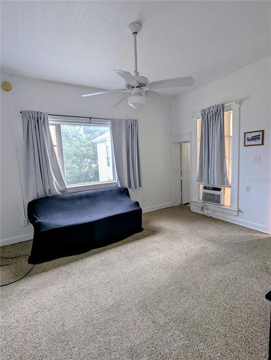 For Rent: $1,050 (1 beds, 1 baths, 1226 Square Feet)