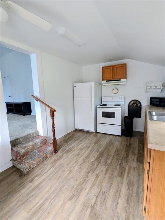 For Rent: $1,050 (1 beds, 1 baths, 1226 Square Feet)
