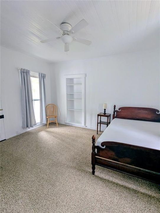 For Rent: $1,050 (1 beds, 1 baths, 1226 Square Feet)