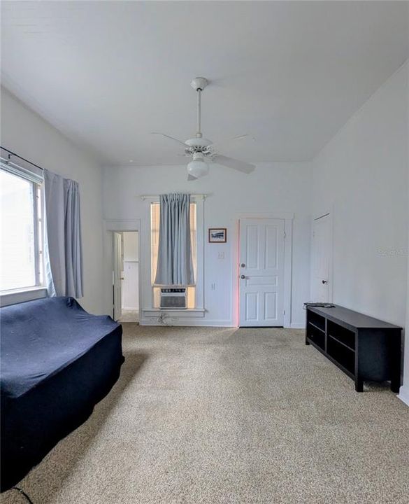 For Rent: $1,050 (1 beds, 1 baths, 1226 Square Feet)