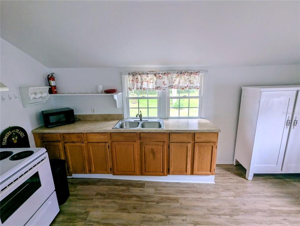 For Rent: $1,050 (1 beds, 1 baths, 1226 Square Feet)