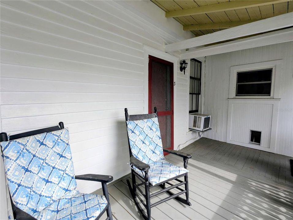 For Rent: $1,050 (1 beds, 1 baths, 1226 Square Feet)