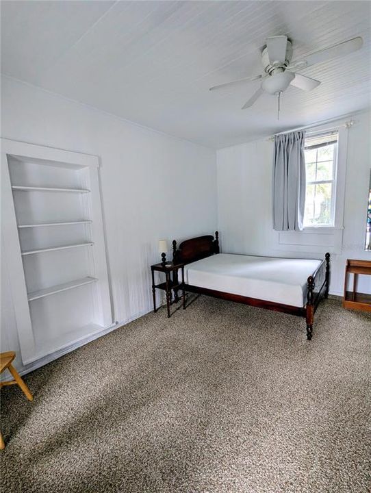For Rent: $1,050 (1 beds, 1 baths, 1226 Square Feet)