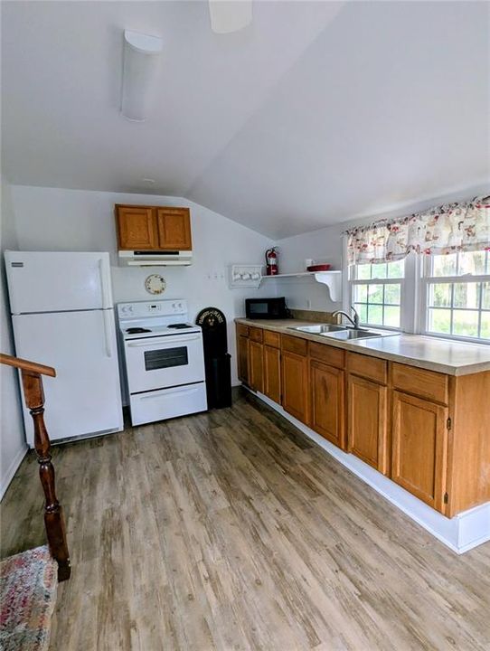 For Rent: $1,050 (1 beds, 1 baths, 1226 Square Feet)