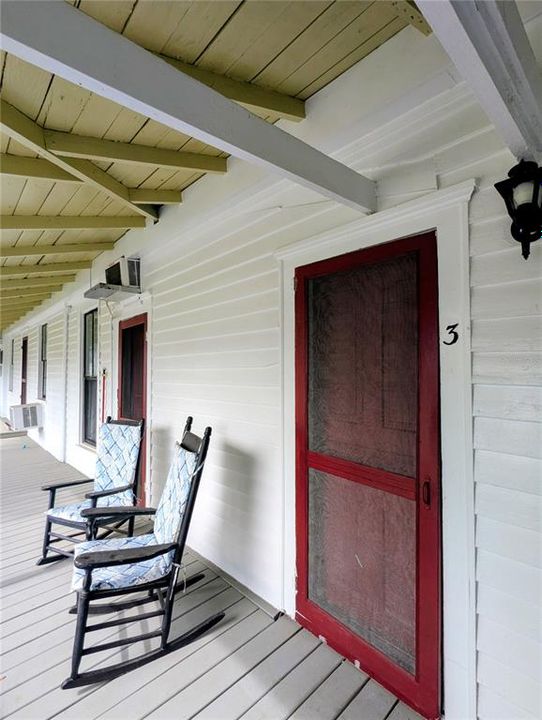 For Rent: $1,050 (1 beds, 1 baths, 1226 Square Feet)