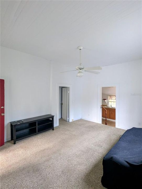 For Rent: $1,050 (1 beds, 1 baths, 1226 Square Feet)