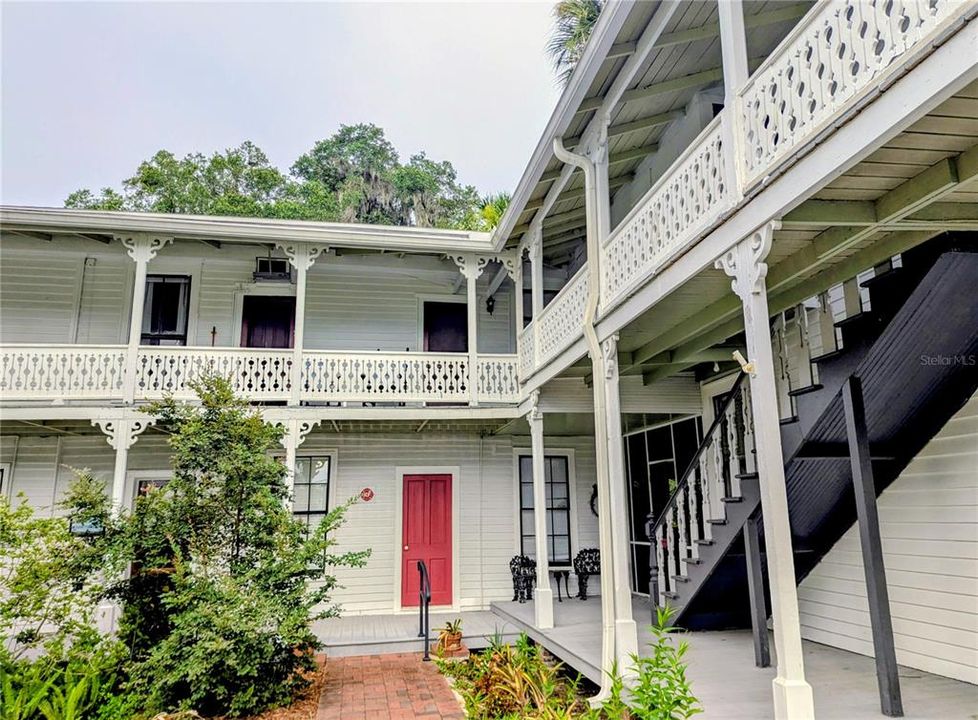For Rent: $1,050 (1 beds, 1 baths, 1226 Square Feet)