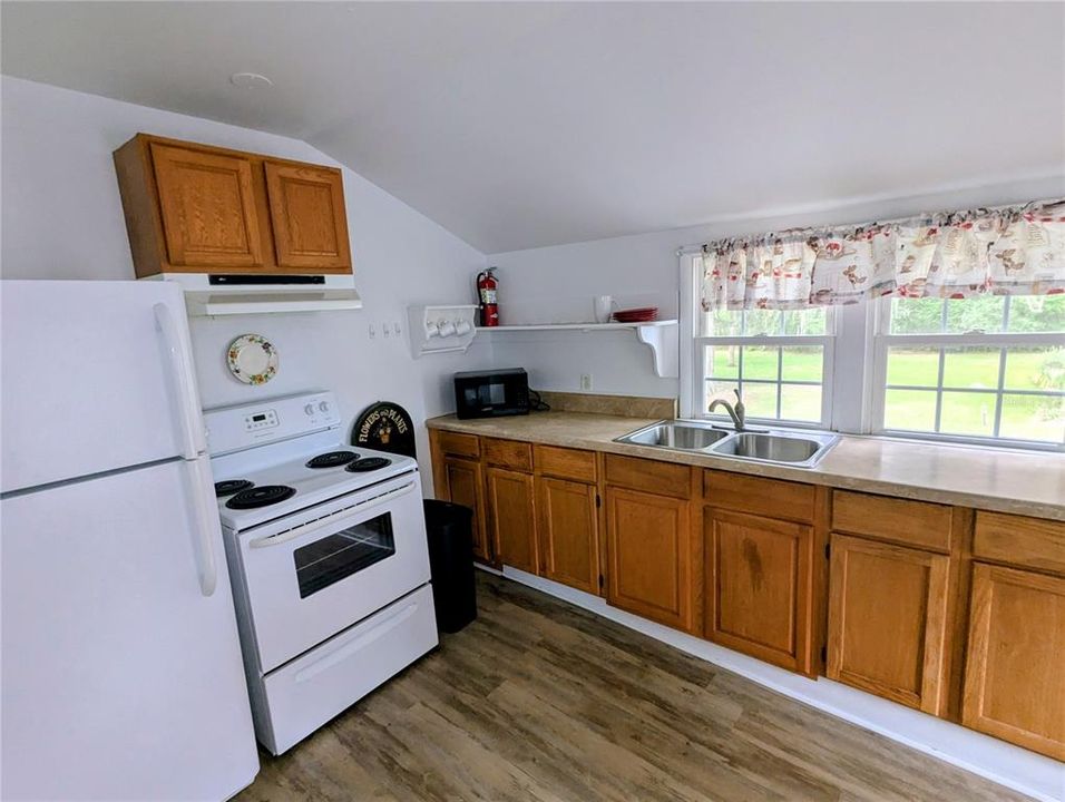For Rent: $1,050 (1 beds, 1 baths, 1226 Square Feet)