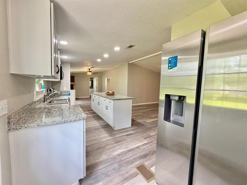 En Venta: $299,000 (3 camas, 2 baños, 1352 Pies cuadrados)