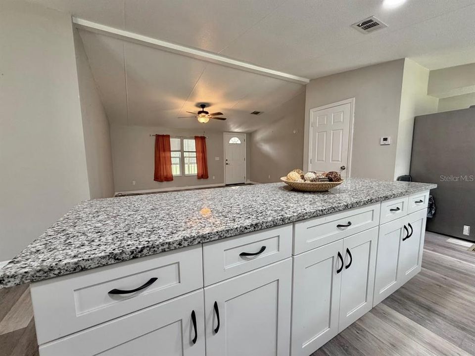 En Venta: $299,000 (3 camas, 2 baños, 1352 Pies cuadrados)