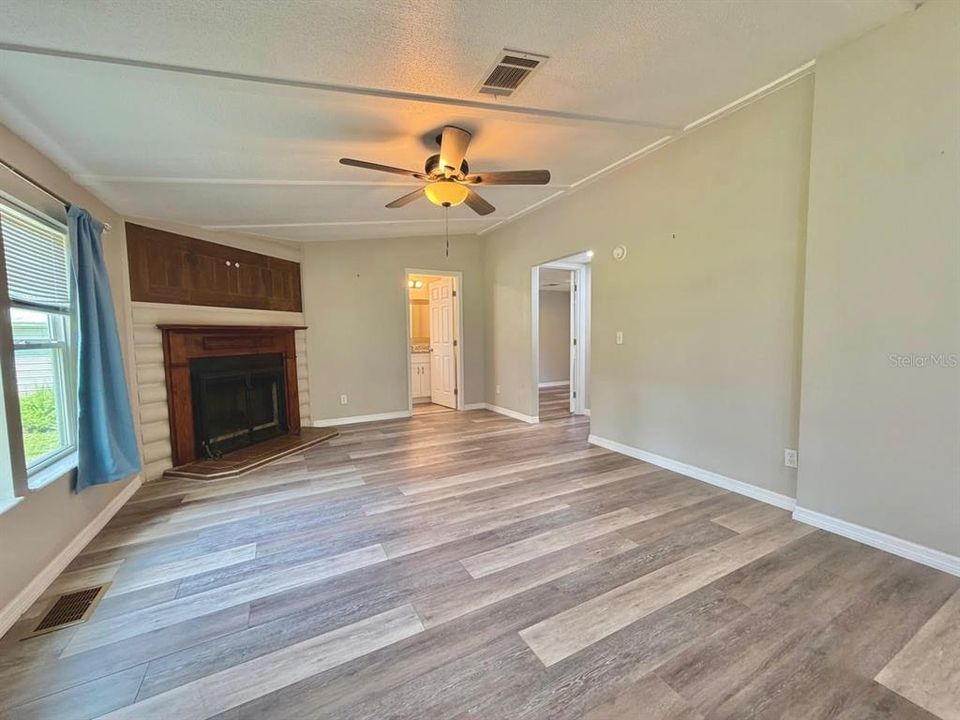 En Venta: $299,000 (3 camas, 2 baños, 1352 Pies cuadrados)