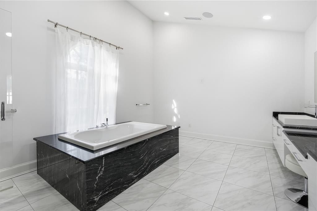 En Renta: $12,500 (4 camas, 4 baños, 3934 Pies cuadrados)