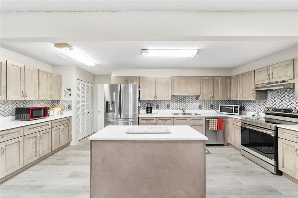 На продажу: $198,000 (2 спален, 2 ванн, 1638 Квадратных фут)