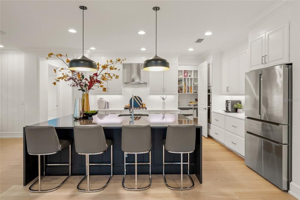 For Sale: $850,000 (5 beds, 4 baths, 3749 Square Feet)