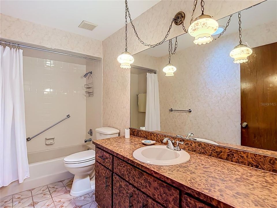 For Sale: $489,000 (2 beds, 2 baths, 1883 Square Feet)
