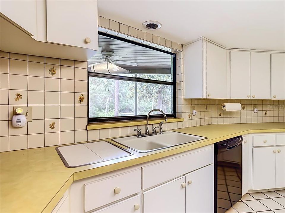 For Sale: $489,000 (2 beds, 2 baths, 1883 Square Feet)