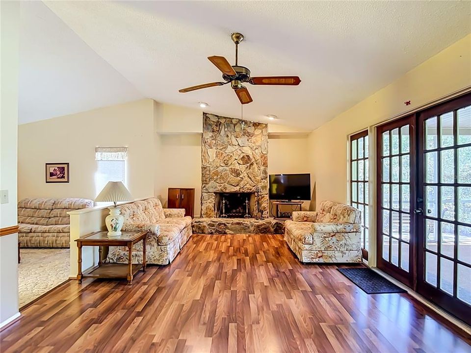 For Sale: $489,000 (2 beds, 2 baths, 1883 Square Feet)
