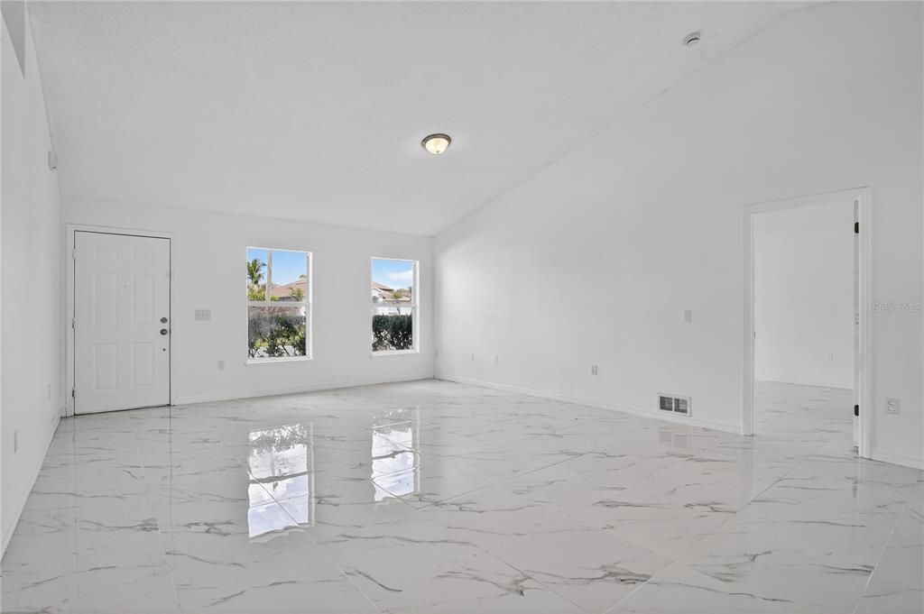 For Rent: $2,450 (4 beds, 2 baths, 2088 Square Feet)