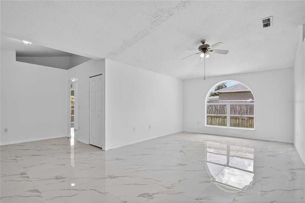 For Rent: $2,450 (4 beds, 2 baths, 2088 Square Feet)