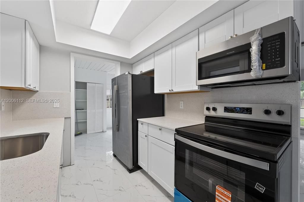 For Rent: $2,450 (4 beds, 2 baths, 2088 Square Feet)