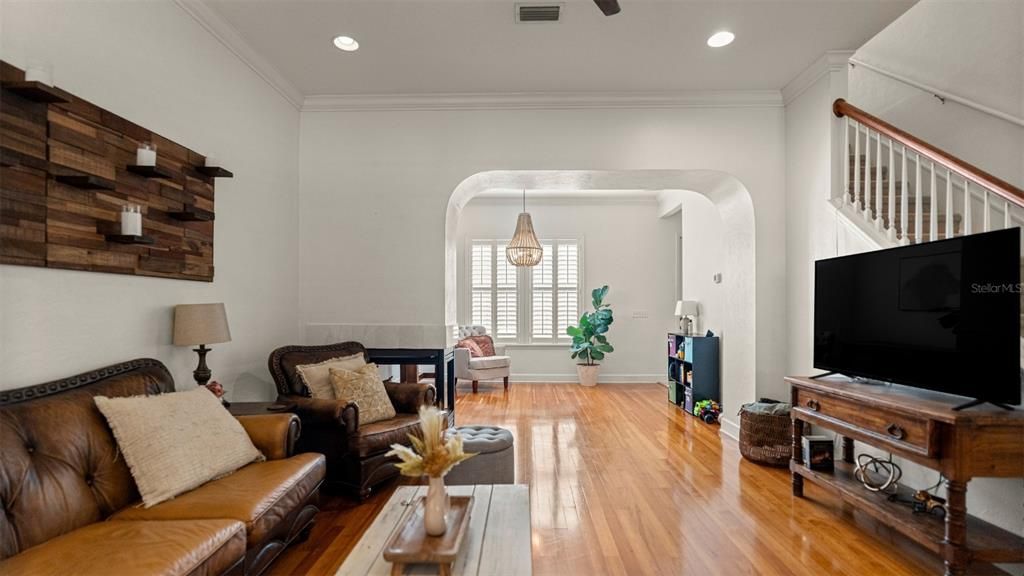 Под контрактом: $449,900 (3 спален, 2 ванн, 1803 Квадратных фут)
