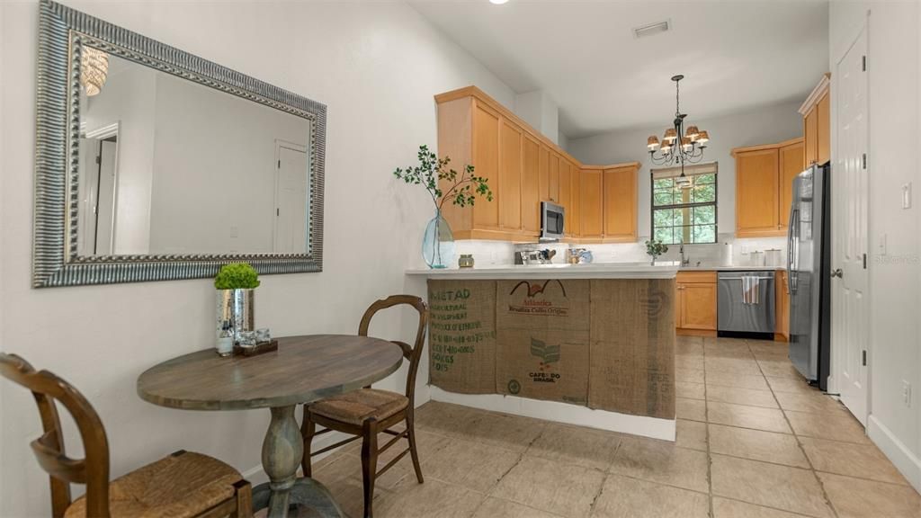 Под контрактом: $449,900 (3 спален, 2 ванн, 1803 Квадратных фут)