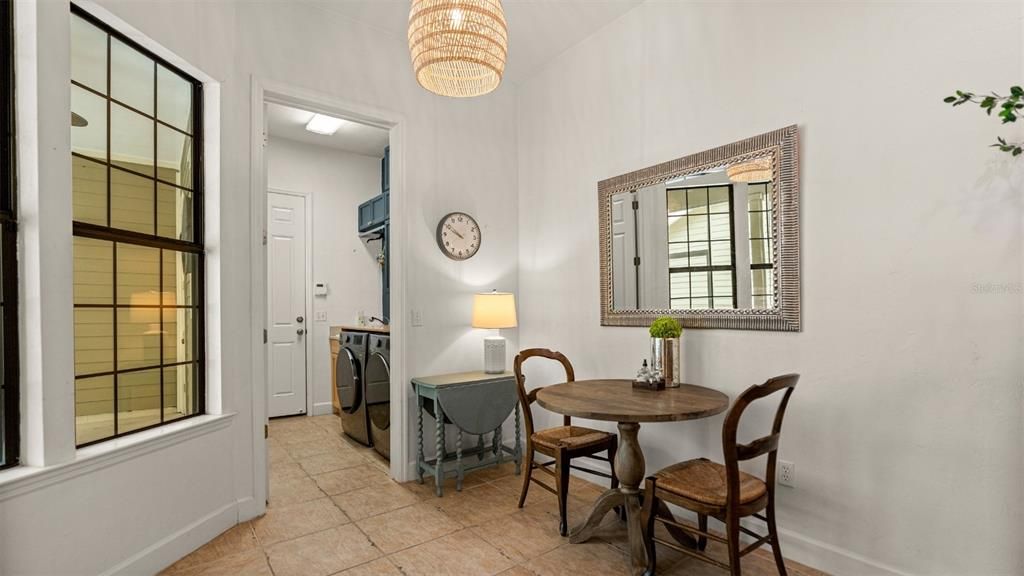Под контрактом: $449,900 (3 спален, 2 ванн, 1803 Квадратных фут)